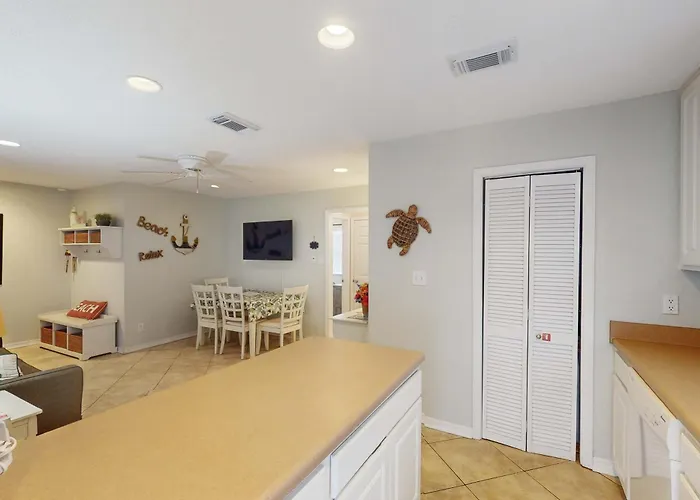 Fun Seahorse With Gas Grill W&d & Pool Access - Walk To West Holiday home Gulf Shores