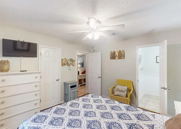 Fun Seahorse With Gas Grill W&d & Pool Access - Walk To West *