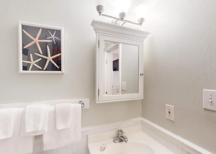 Fun Seahorse With Gas Grill W&d & Pool Access - Walk To West